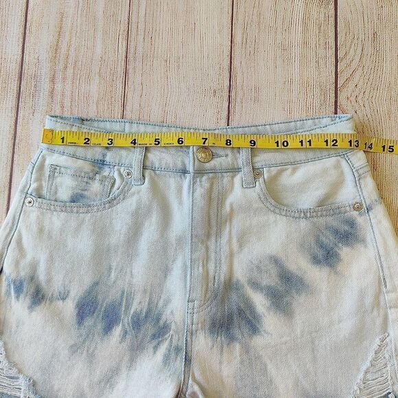 American Eagle Distressed Highest Rise Mom Shorts sz 2 - Picture 4 of 9
